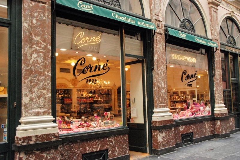 boutique-ST CEZAIRE SUR SIAGNE-min_chocolate_chocolaterie_shop_luxury_chic_gallery_brussels_belgium-558146